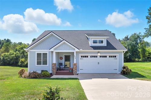 17-376 Windy Acres Knoll Dr, Hendersonville, NC, 28792-0552 | Card Image