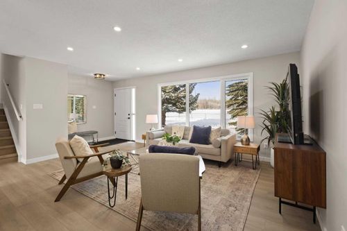 236 Silverview Way Nw, Calgary, AB, T3B3K3 | Card Image