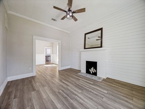 917 W Sears St, Denison, TX, 75020-3321 | Card Image