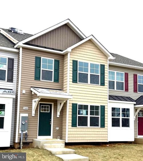 140 Olga Dr, MARTINSBURG, WV, 25403-1807 | Card Image