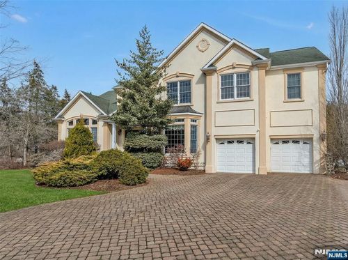 304 Blauvelt Ct, Paramus, NJ, 07652-1763 | Card Image