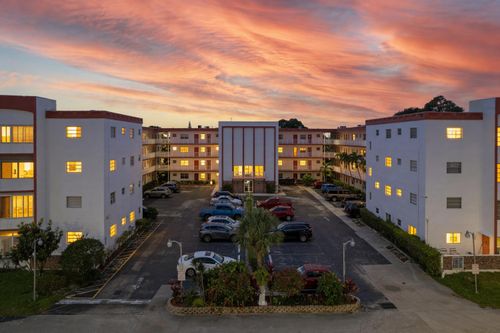 207-4000 Nw 44th Ave, Lauderdale Lakes, FL, 33319-4841 | Card Image