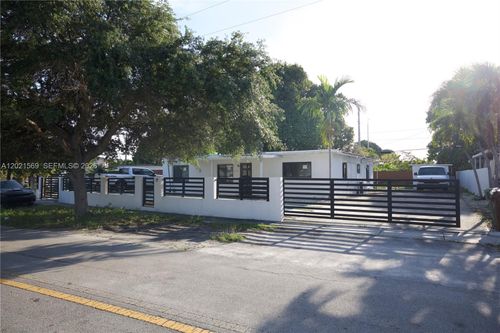 1120 E 6th Ct, Hialeah, FL, 33010-3622 | Card Image