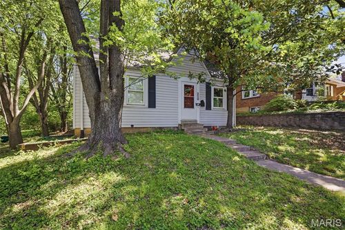 748 N Laclede Station Rd, Saint Louis, MO, 63119-2024 | Card Image