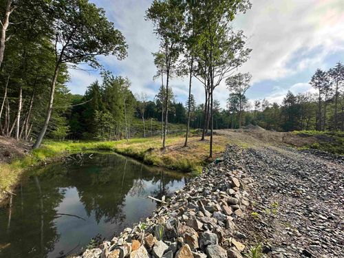 932 Middle Rd, Dummerston, VT, 05301-9433 | Card Image