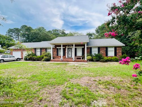 105 Country Club Cir, Clinton, NC, 28328-3028 | Card Image