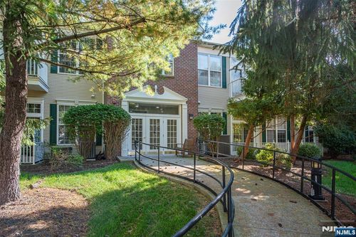 1313 Four Seasons Dr, Wayne, NJ, 07470-1953 | Card Image
