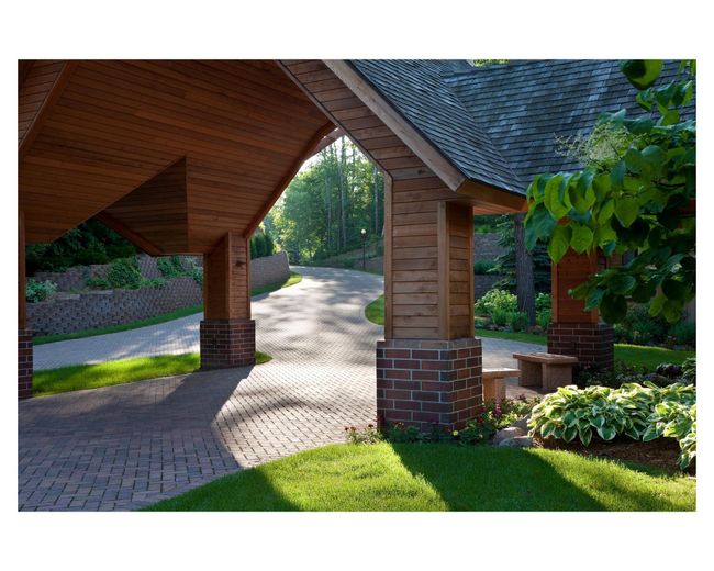 Unpack your bags under the grand carport of the Mary Hill Lodge | Image 19