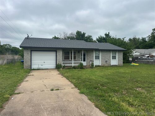 1129 Oak St, Bristow, OK, 74010-3813 | Card Image
