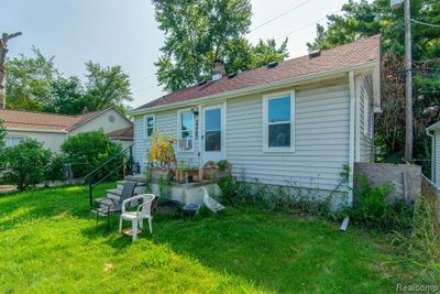 23747 Vassar Avenue, Home with 2 bedrooms, 1 bathrooms and null parking in Hazel Park MI | Image 2