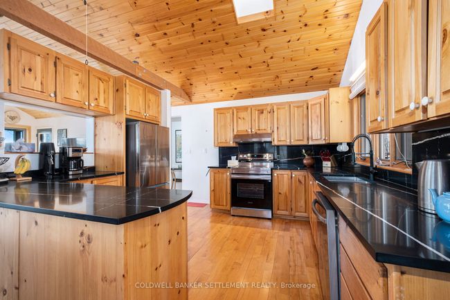 743 Sherbrooke Dr, House other with 3 bedrooms, 2 bathrooms and 6 parking in Maberly ON | Image 8