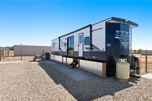 886 S San Pedro Rd, Golden Valley, AZ, 86413-8732 | Card Image