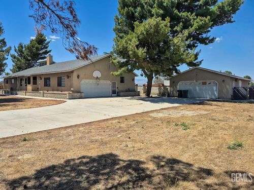 7523 Cypress Ave, Rosamond, CA, 93560-7150 | Card Image