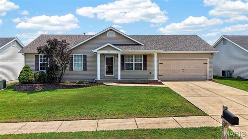 225 Brookstone Creek Dr, Wentzville, MO, 63385-5601 | Card Image
