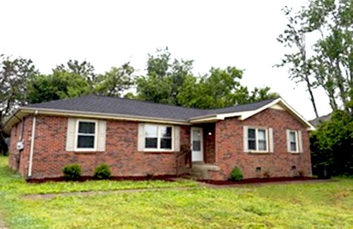 745 Trail Dr, Gallatin, TN, 37066-2645 | Card Image