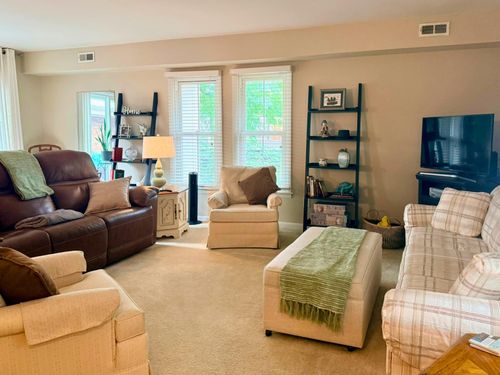 b-1555 Lafayette Dr, Columbus, OH, 43220-6811 | Card Image