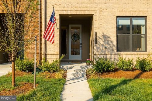 42338 Nelsonville Ter, BRAMBLETON, VA, 20148-4991 | Card Image