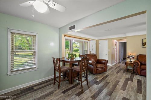 560 Laguna Dr, Wolverine Lake, MI, 48390-2007 | Card Image