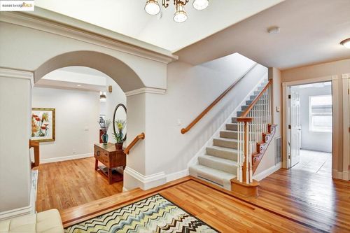 6940 Norfolk Rd, Berkeley, CA, 94705-1739 | Card Image