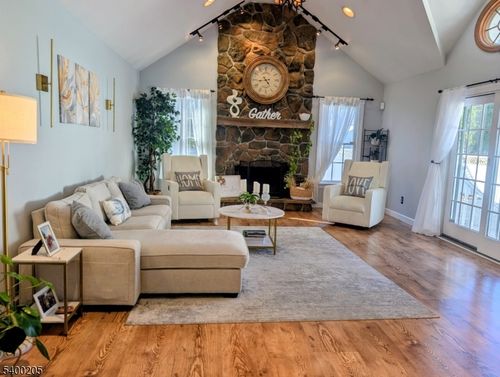 190 Oak St, Bridgewater, NJ, 08807-2715 | Card Image