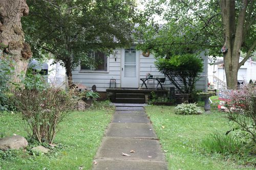 1215 W Genesee Ave, Flint, MI, 48505-1352 | Card Image