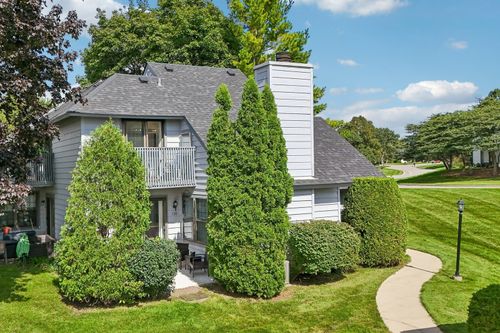 736 Glen Way, Gurnee, IL, 60031-3127 | Card Image
