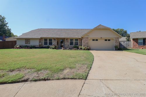 10708 S 88th East Cir, Tulsa, OK, 74133-7353 | Card Image