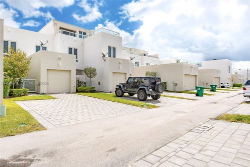 6402 Nw 104th Path, Doral, FL, 33178-3055 | Card Image