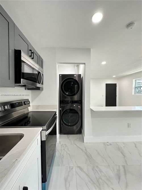 1443 Nw 34th St, Miami, FL, 33142-5505 | Card Image