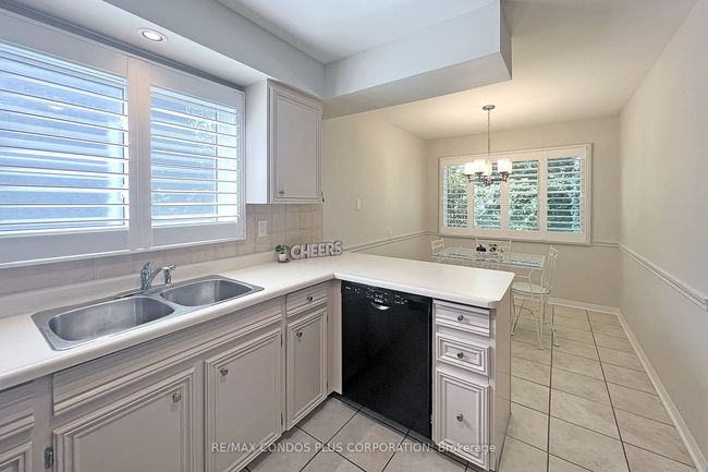 1681 Medallion Crt, House other with 5 bedrooms, 3 bathrooms and 4 parking in Mississauga ON | Image 12