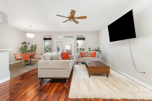 3832 Thomas Ridge Dr, Charlotte, NC, 28269-1581 | Card Image