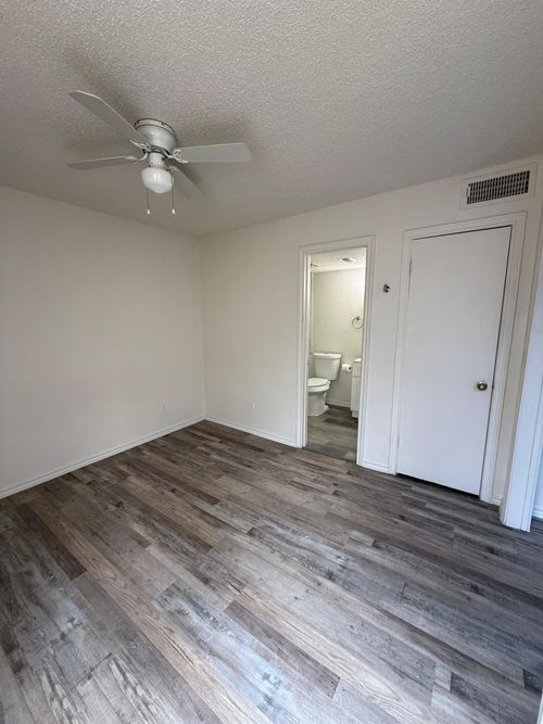 9807 Walnut St, Dallas, TX, 75243-8855 | Card Image