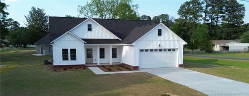 469 E Poplar St, Bladenboro, NC, 28320-5793 | Card Image