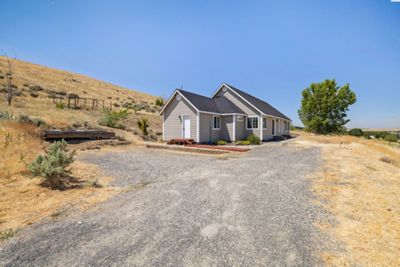 5-ACRE-IN-BADGER-CNYN-10 - 64217 E 99 Pr Se, Home with 3 bedrooms, 2 bathrooms and null parking in Benton City WA | Image 2