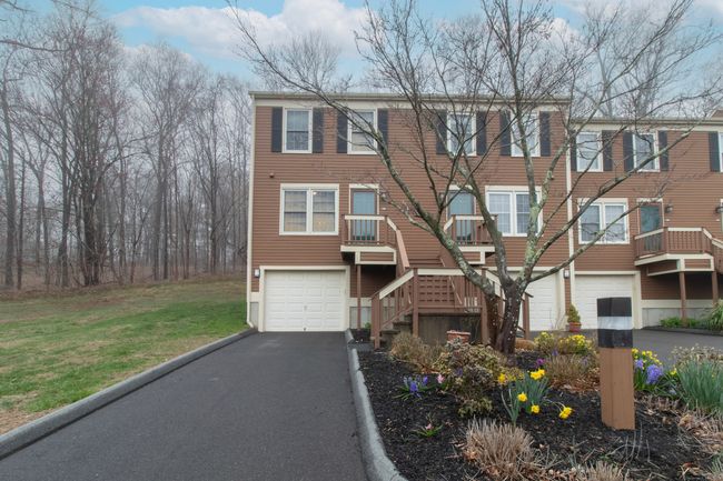 Large driveway that can fit at least 2 cars! | Image 30