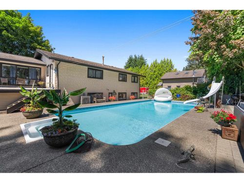 6050 Leclair St, House with 5 bedrooms, 4 bathrooms and 9 parking in Abbotsford BC | Card Image