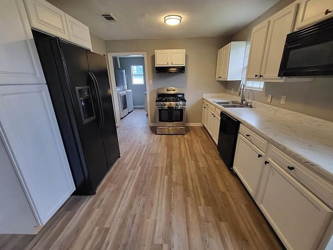Full view of kitchen | Image 5