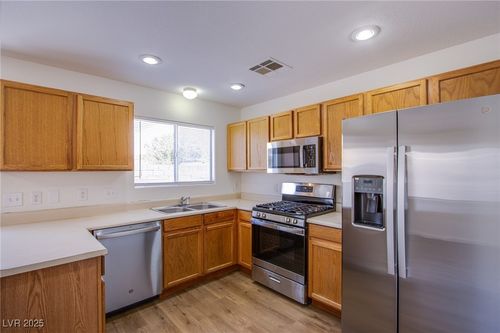 3385 Cheyenne Gardens Way, North Las Vegas, NV, 89032-8916 | Card Image