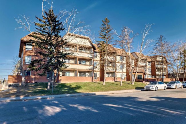 305 - 1712 38 Street Se, Home with 2 bedrooms, 1 bathrooms and 1 parking in Calgary AB | Image 1