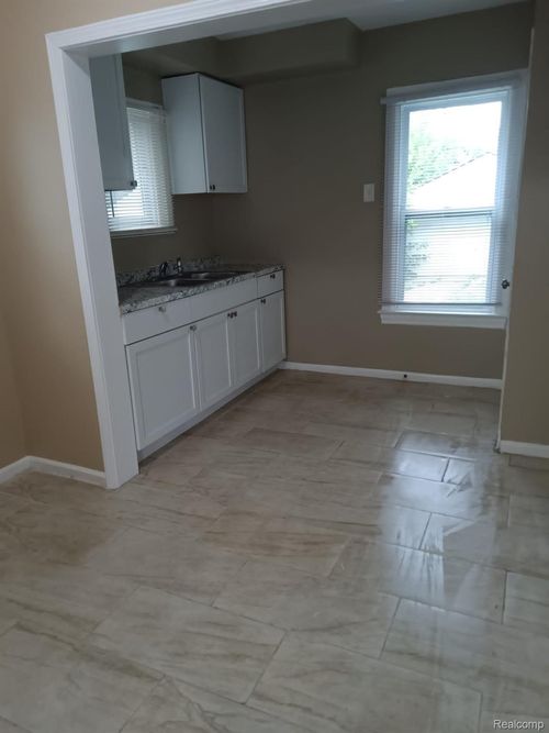 11540 Wayburn St, Detroit, MI, 48224-1686 | Card Image