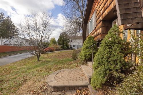 2 Deborah Ln, Valley Cottage, NY, 10989-2434 | Card Image