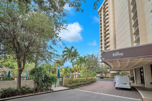 apt-303-2480 Presidential Way, West Palm Beach, FL, 33401-1354 | Card Image