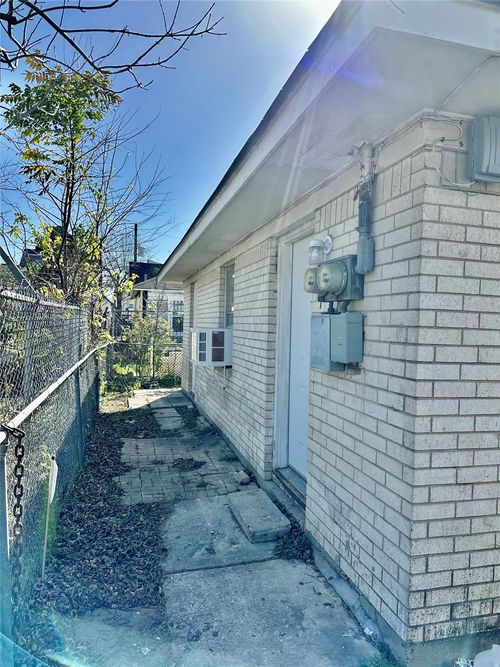 404 James St, Houston, TX, 77009-8355 | Card Image