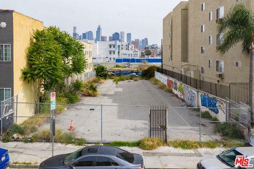 744 S Carondelet St, Los Angeles, CA, 90057-3902 | Card Image