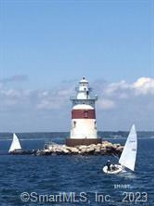 an2542-379 New Whitfield St, Guilford, CT, 06437-3472 | Card Image