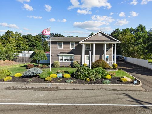 551 N Country Rd, Saint James, NY, 11780 | Card Image