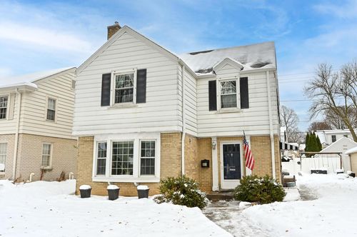 2740 N 73rd Street, Wauwatosa, WI, 53210 | Card Image