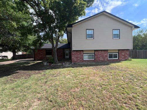 2642 S White Cliff Ln, Wichita, KS, 67210-1925 | Card Image