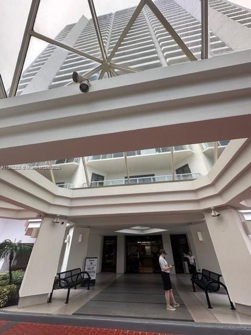 apt-12e-19500 Turnberry Way, Aventura, FL, 33180-2537 | Card Image