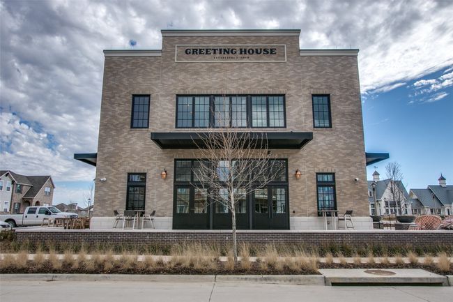 The Greeting House’s self-service convenience station offers a variety of snacks and beverages for purchase and the workroom provides printing and copying capabilities, so you have all the perks of a conventional office. | Image 36